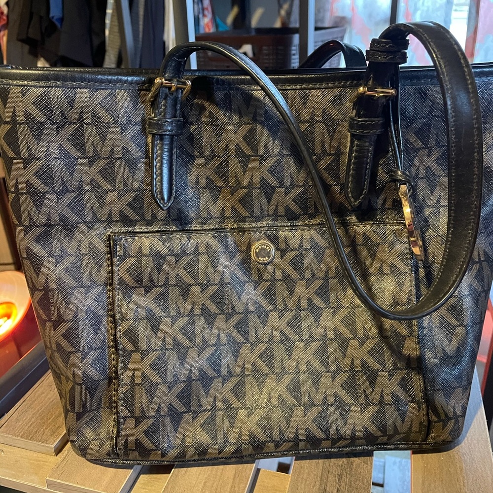 Michale Kors Shouler Bag